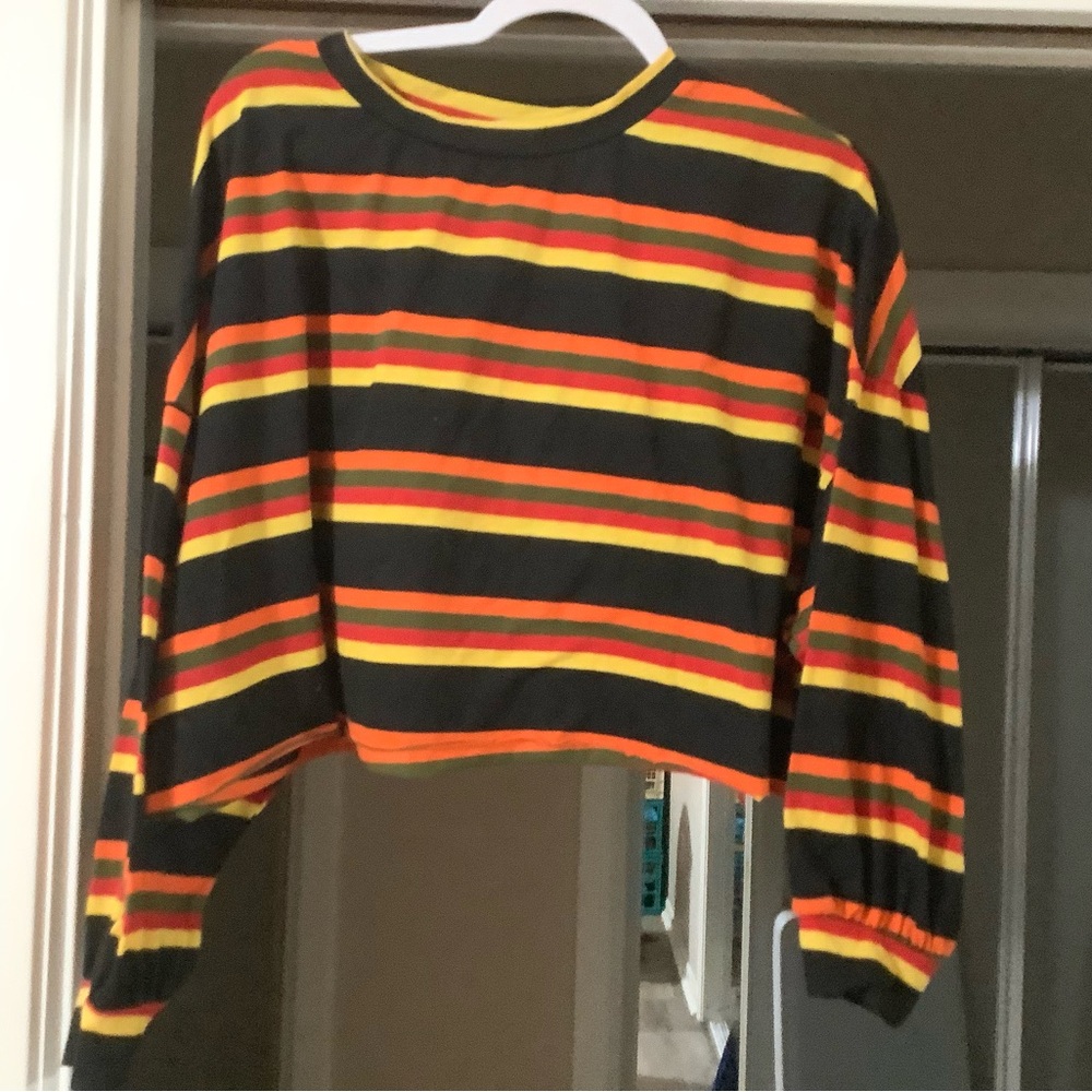 This Rowme waist length striped t-shirt is a size medium.